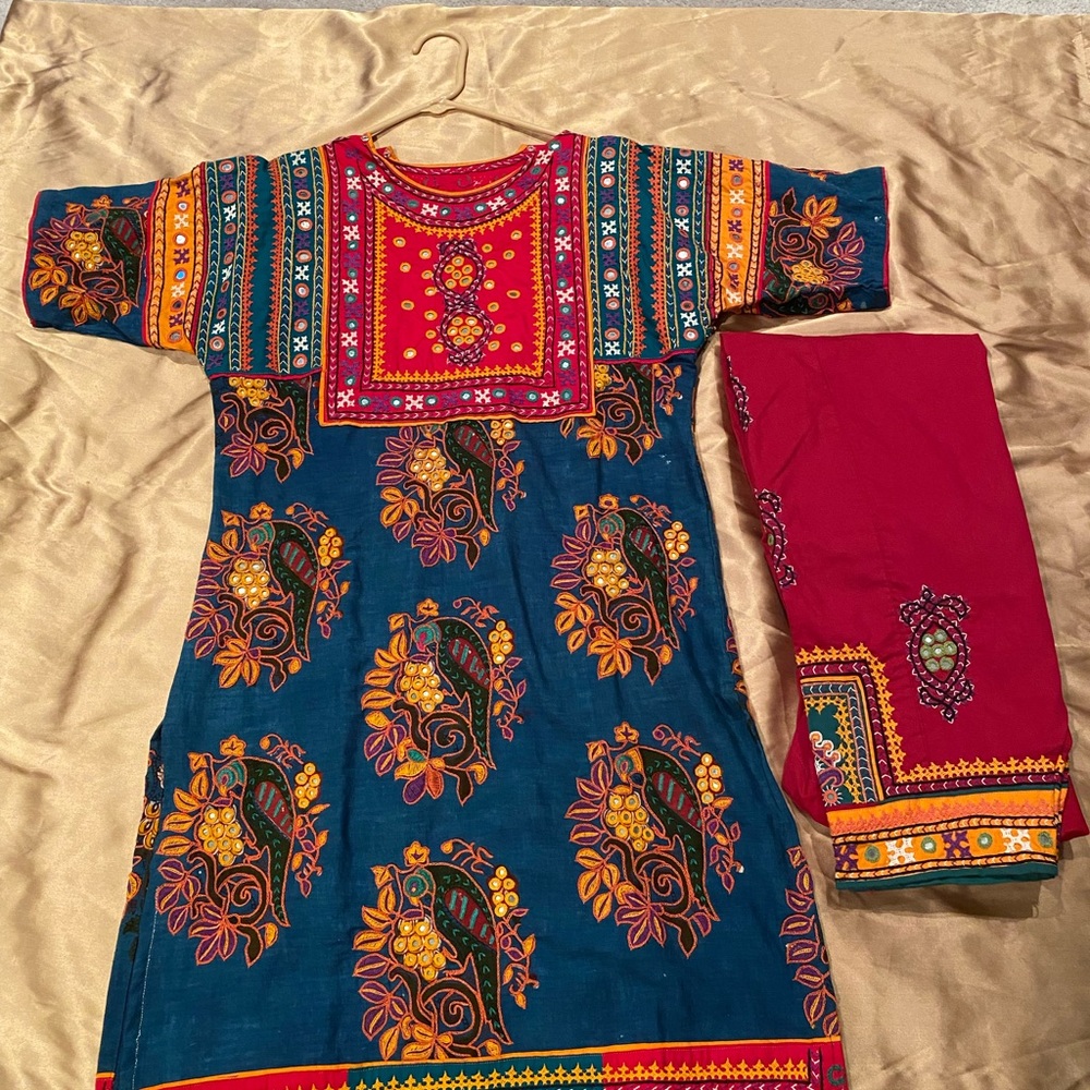 Beautiful vintage kameez and shalwar in vibrant colors of Rajasthan/ Gujrant